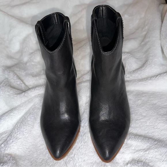 FRYE & Co Maley Pull Tab Pointed Toe Black Leather Western Ankle Bootie Size 6 - Picture 2 of 9